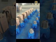 Un lote de trozos de tricona